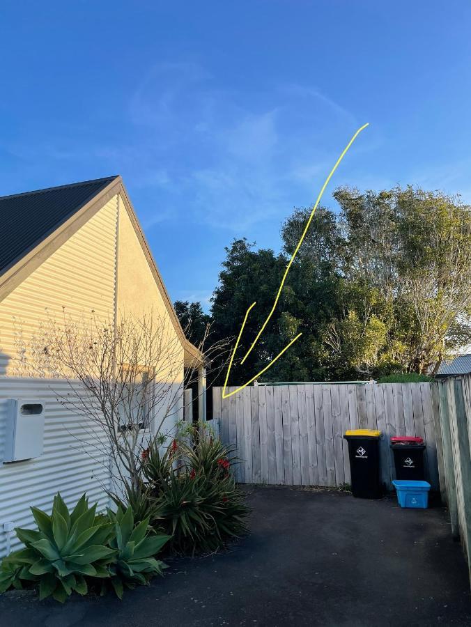 Papamoa Two Rooms & Kitchenette - Dogs Welcome Exterior photo